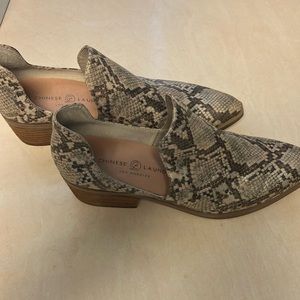 Snake skin slip on 9